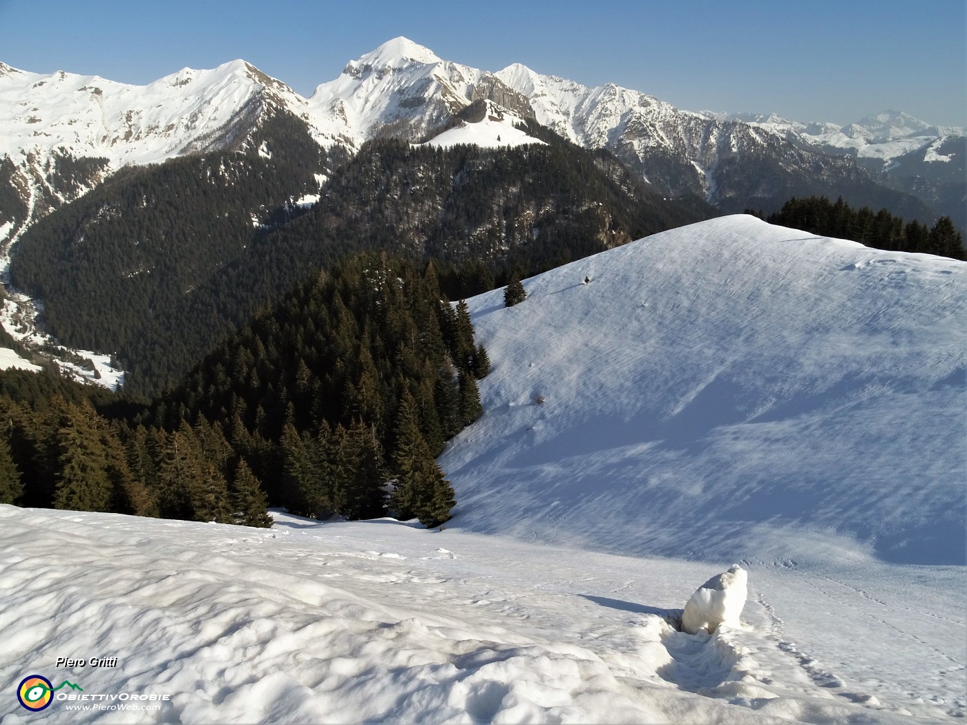 77 Ci accompagna anche in discesa la bella vista del Monte Cavallo.JPG